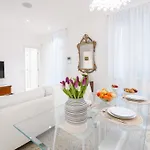 Dimora Elegante Con Esclusivo Giardino Privato Apartmán