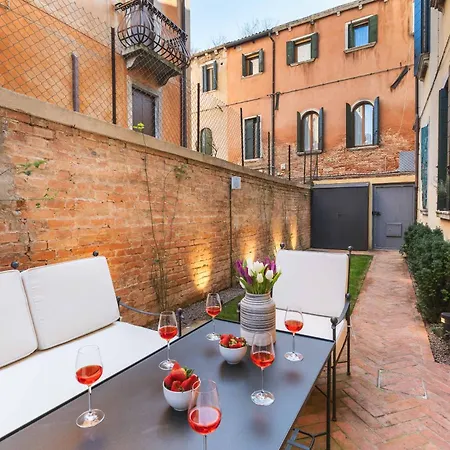 Διαμέρισμα Dimora Elegante Con Esclusivo Giardino Privato