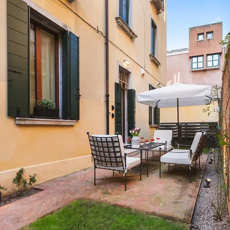 Διαμέρισμα Dimora Elegante Con Esclusivo Giardino Privato