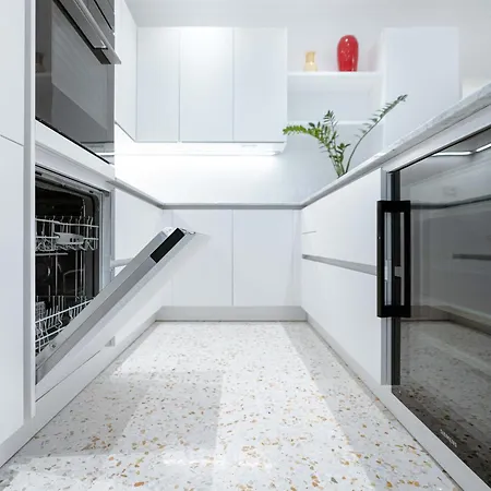 Dimora Elegante Con Esclusivo Giardino Privato *