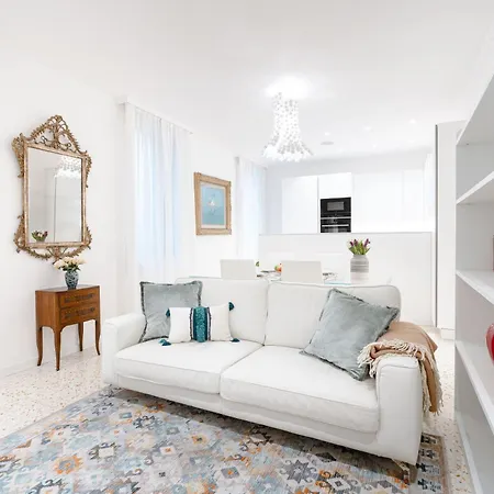 Dimora Elegante Con Esclusivo Giardino Privato Apartment
