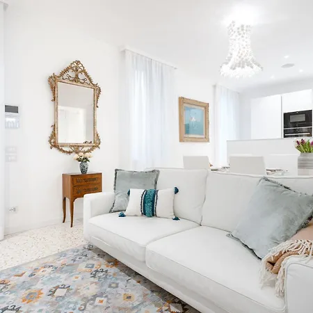 Dimora Elegante Con Esclusivo Giardino Privato *