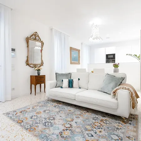 Dimora Elegante Con Esclusivo Giardino Privato *