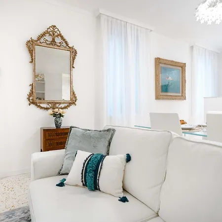 Dimora Elegante Con Esclusivo Giardino Privato *