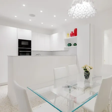 Dimora Elegante Con Esclusivo Giardino Privato *