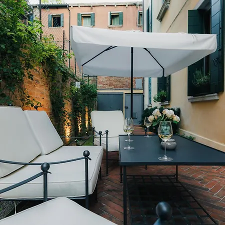 Dimora Elegante Con Esclusivo Giardino Privato Apartament