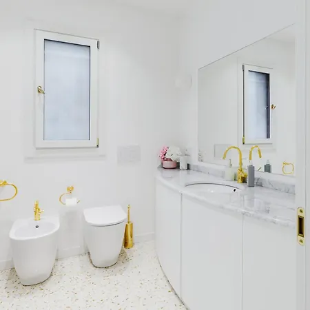 Dimora Elegante Con Esclusivo Giardino Privato *