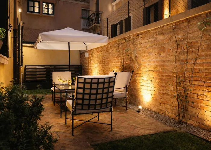 Dimora Elegante Con Esclusivo Giardino Privato Διαμέρισμα