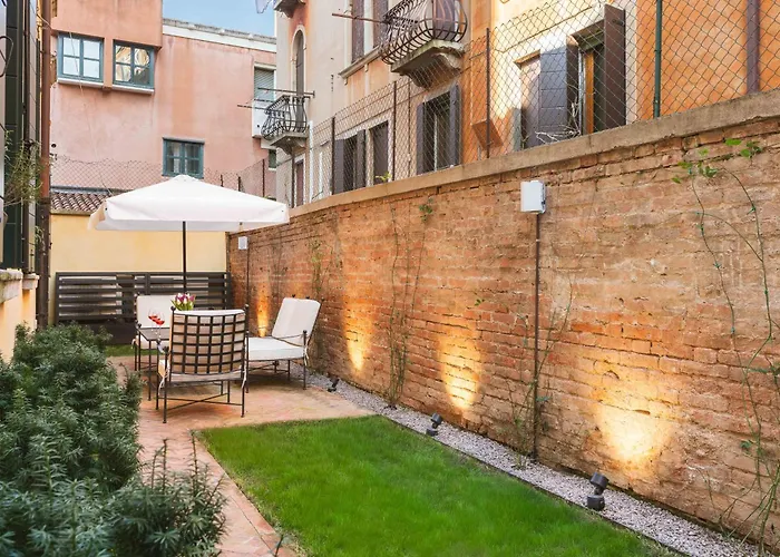 Διαμέρισμα Dimora Elegante Con Esclusivo Giardino Privato Βενετία