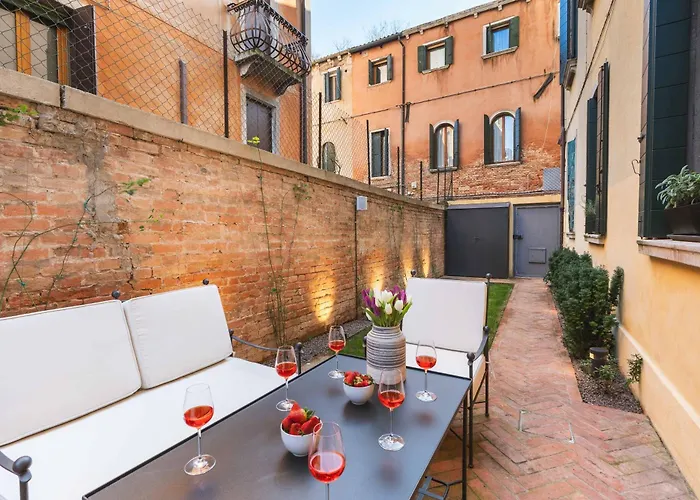 Διαμέρισμα Dimora Elegante Con Esclusivo Giardino Privato