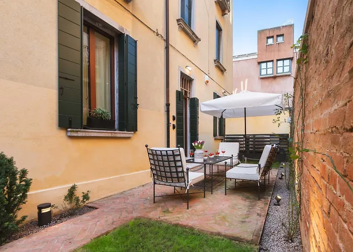 Διαμέρισμα Dimora Elegante Con Esclusivo Giardino Privato