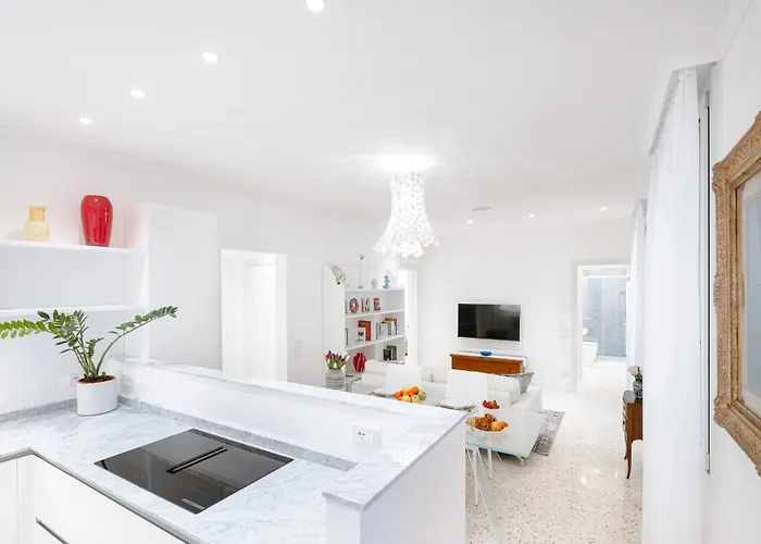 Dimora Elegante Con Esclusivo Giardino Privato *