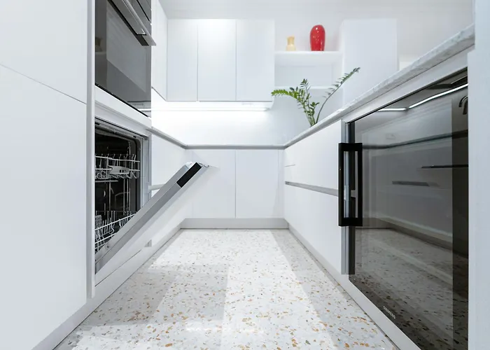 Dimora Elegante Con Esclusivo Giardino Privato *