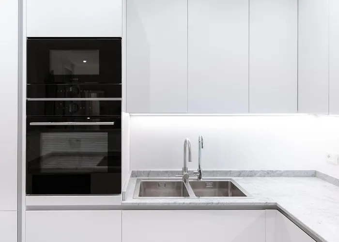 Dimora Elegante Con Esclusivo Giardino Privato