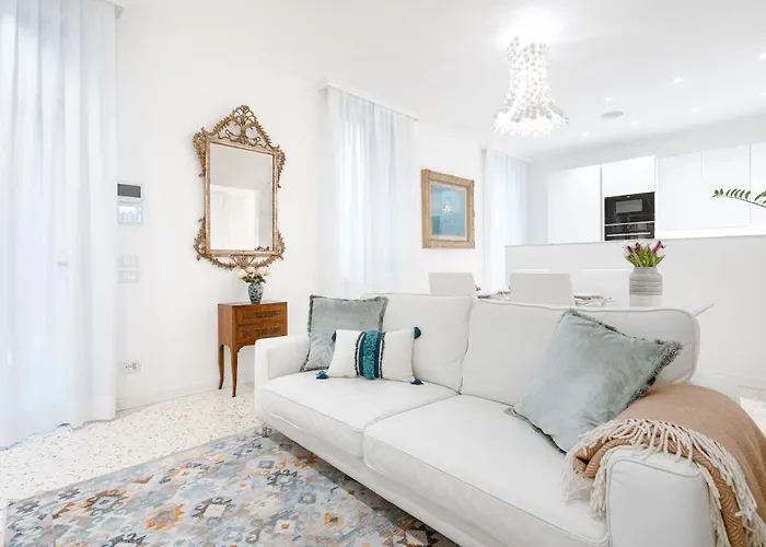 Dimora Elegante Con Esclusivo Giardino Privato *