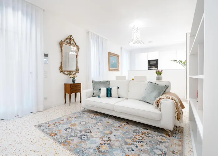 Dimora Elegante Con Esclusivo Giardino Privato *