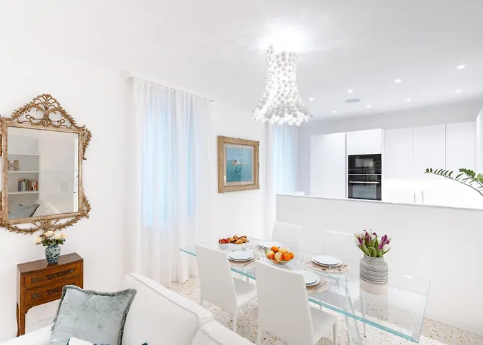 Dimora Elegante Con Esclusivo Giardino Privato