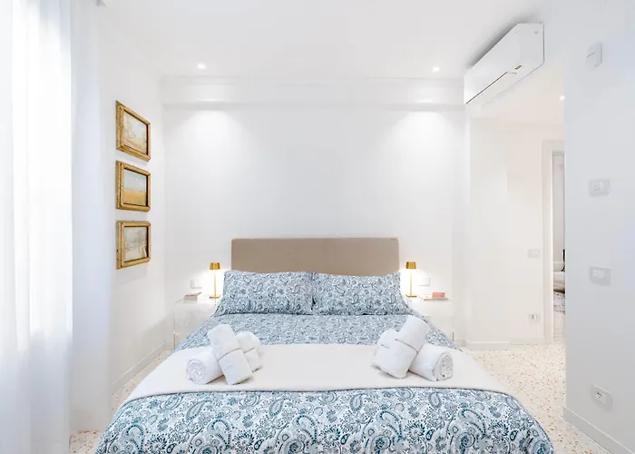 Dimora Elegante Con Esclusivo Giardino Privato Διαμέρισμα *