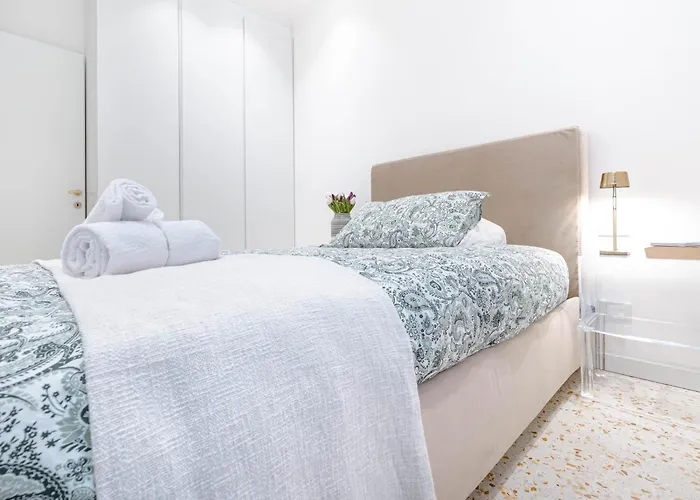 Dimora Elegante Con Esclusivo Giardino Privato Διαμέρισμα *